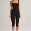 Luma Modal Bodycon-jumpsuit med fyrkantig halsringning i svart Luma Modal Bodycon-jumpsuit med fyrkantig halsringning i svart