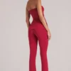 Lumi Mid-Rise Fitted Trousers i Cherry Red Lumi Mid-Rise Fitted Trousers i Cherry Red