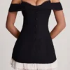 Maelie Off-Shoulder Ruffle A-Line Miniklänning i svart Maelie Off-Shoulder Ruffle A-Line Miniklänning i svart