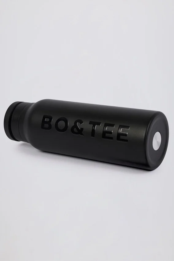 Magnetisk, termosisolerad vattenflaska i rostfritt stål i svart Magnetisk, termosisolerad vattenflaska i rostfritt stål i svart