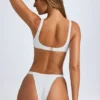 Malibu bikinitopp med rund halsringning i vitt Malibu bikinitopp med rund halsringning i vitt
