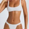 Malibu bikinitopp med rund halsringning i vitt Malibu bikinitopp med rund halsringning i vitt