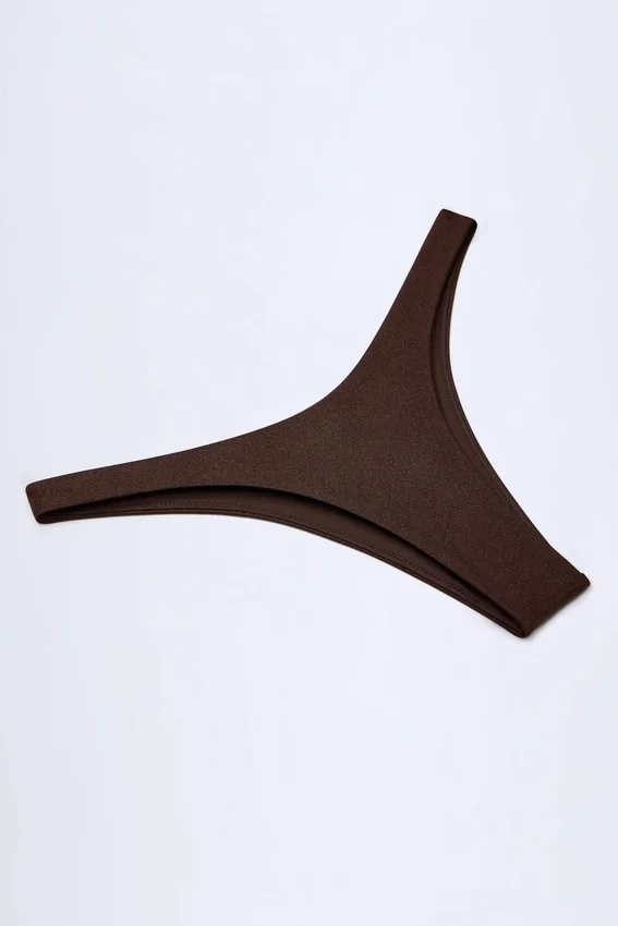 Manea högskurna cheeky-bikinibyxor i mörk choklad Manea högskurna cheeky-bikinibyxor i mörk choklad