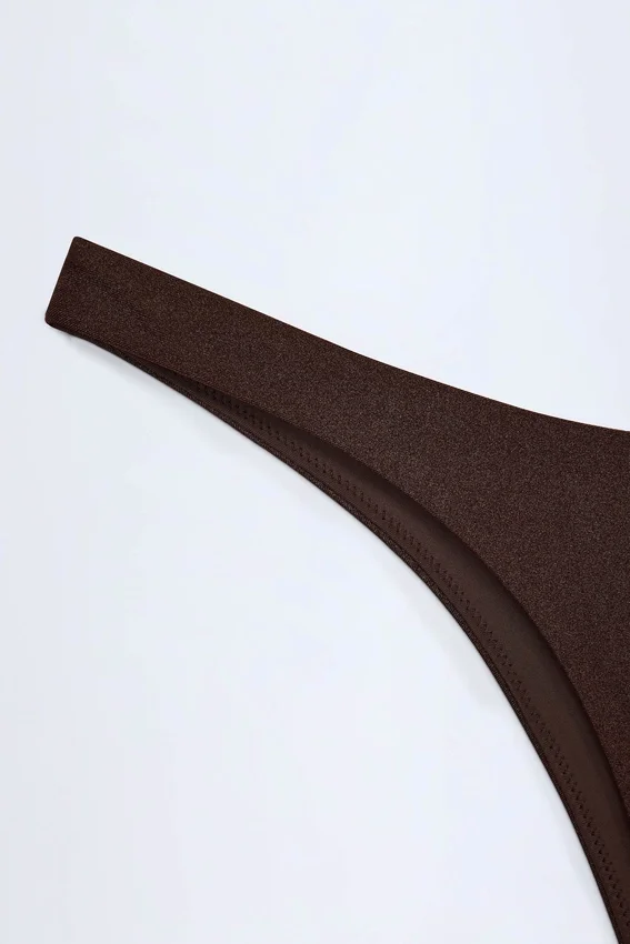 Manea högskurna cheeky-bikinibyxor i mörk choklad Manea högskurna cheeky-bikinibyxor i mörk choklad