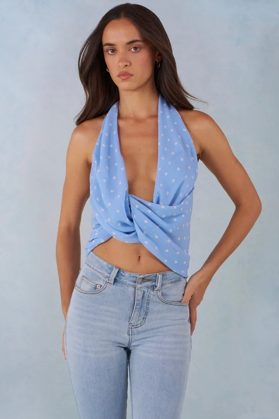 Maraya Deep Plunge Halterneck Top i blått prickmönster Maraya Deep Plunge Halterneck Top i blått prickmönster