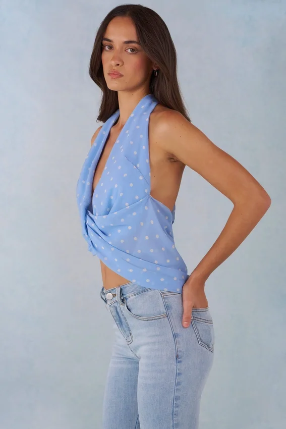 Maraya Deep Plunge Halterneck Top i blått prickmönster Maraya Deep Plunge Halterneck Top i blått prickmönster