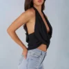 Maraya Deep Plunge Halterneck Top i svart Maraya Deep Plunge Halterneck Top i svart