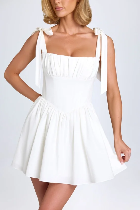 Marianna Ruched Corset Miniklänning i vitt Marianna Ruched Corset Miniklänning i vitt