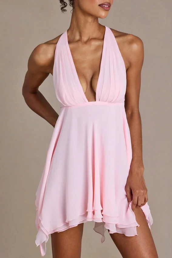 Mariette Premium Chiffon Plunge-Neck Open-Back Miniklänning i Baby Pink Mariette Premium Chiffon Plunge-Neck Open-Back Miniklänning i Baby Pink