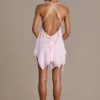 Mariette Premium Chiffon Plunge-Neck Open-Back Miniklänning i Baby Pink Mariette Premium Chiffon Plunge-Neck Open-Back Miniklänning i Baby Pink