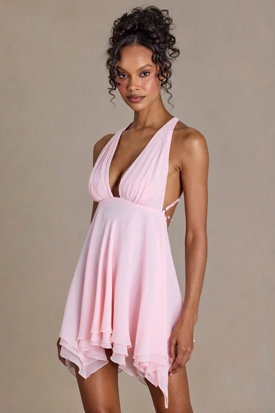 Mariette Premium Chiffon Plunge-Neck Open-Back Miniklänning i Baby Pink Mariette Premium Chiffon Plunge-Neck Open-Back Miniklänning i Baby Pink