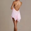 Mariette Premium Chiffon Plunge-Neck Open-Back Miniklänning i Baby Pink Mariette Premium Chiffon Plunge-Neck Open-Back Miniklänning i Baby Pink