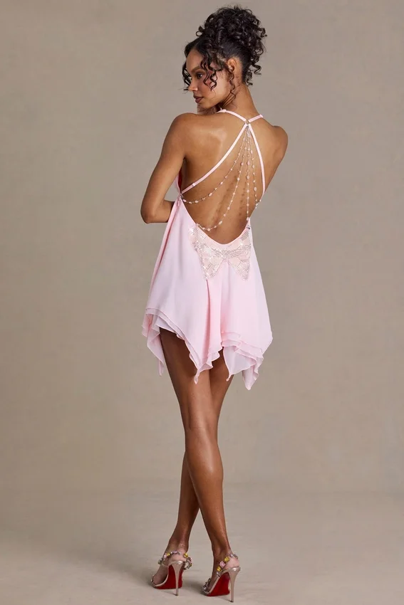 Mariette Premium Chiffon Plunge-Neck Open-Back Miniklänning i Baby Pink Mariette Premium Chiffon Plunge-Neck Open-Back Miniklänning i Baby Pink