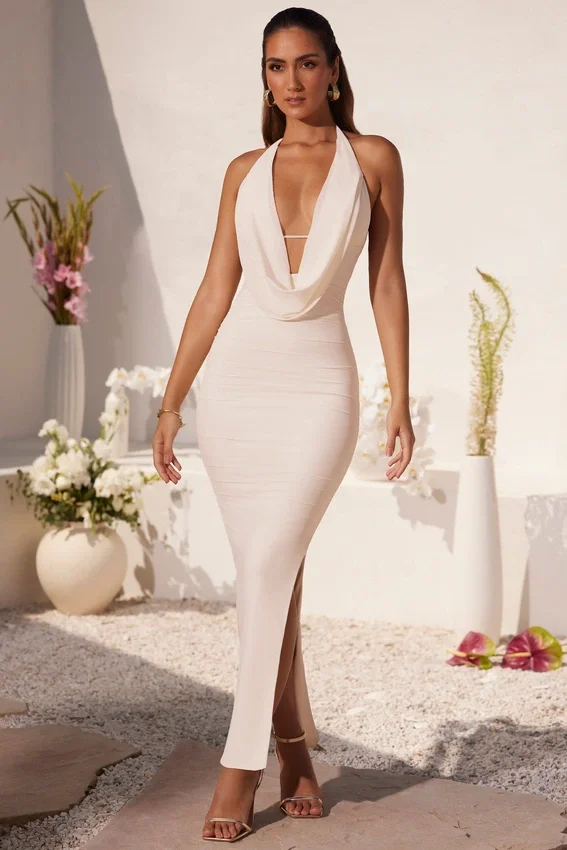 Mariposa Plunge Cowl Neck Floor Length Klänning i ivory Mariposa Plunge Cowl Neck Floor Length Klänning i ivory