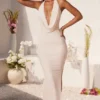 Mariposa Plunge Cowl Neck Floor Length Klänning i ivory Mariposa Plunge Cowl Neck Floor Length Klänning i ivory