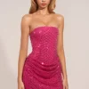Mellie Embellished Draped Strapless A-Line Miniklänning i Hot Pink Mellie Embellished Draped Strapless A-Line Miniklänning i Hot Pink
