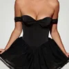 Meredith Off-Shoulder Layered Corset Micro Miniklänning i svart Meredith Off-Shoulder Layered Corset Micro Miniklänning i svart
