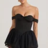 Meredith Off-Shoulder Layered Corset Micro Miniklänning i svart Meredith Off-Shoulder Layered Corset Micro Miniklänning i svart