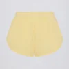 Midjehöga shorts med knappdetaljer i citrongult Midjehöga shorts med knappdetaljer i citrongult