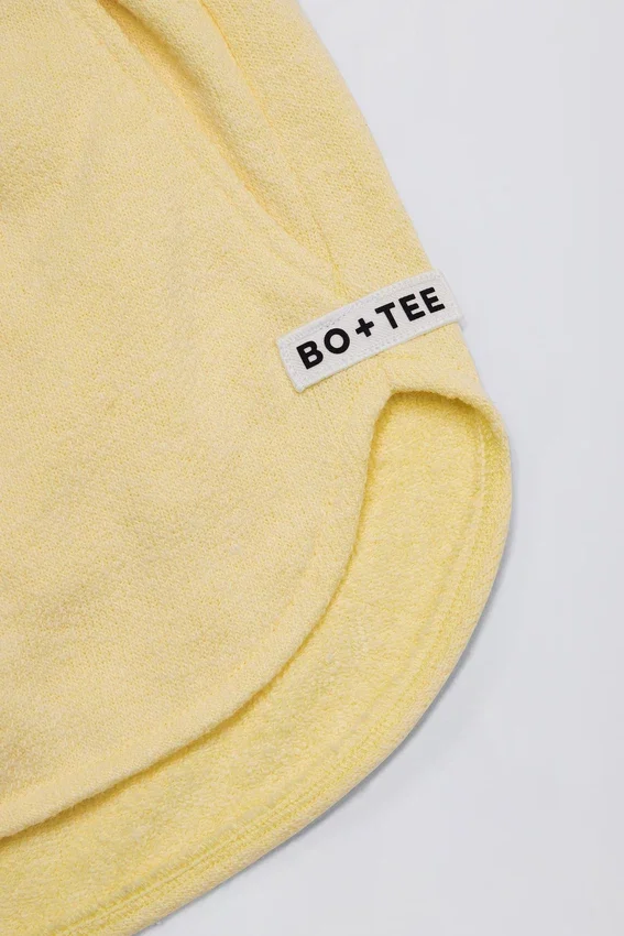 Midjehöga shorts med knappdetaljer i citrongult Midjehöga shorts med knappdetaljer i citrongult
