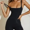 Mika Modal Mini-unitard med fyrkantig halsringning i svart Mika Modal Mini-unitard med fyrkantig halsringning i svart