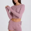 Mini-shorts i ribbad stickning med knytband i mauve Mini-shorts i ribbad stickning med knytband i mauve