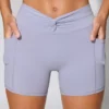Mini-shorts med vridet midjeband och fickor i periwinkle Mini-shorts med vridet midjeband och fickor i periwinkle