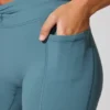 Mini-shorts med vridet midjeband och fickor i stenblu Mini-shorts med vridet midjeband och fickor i stenblu