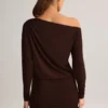 Mira Modal Off-Shoulder Wrap Miniklänning i chokladbrunt Mira Modal Off-Shoulder Wrap Miniklänning i chokladbrunt