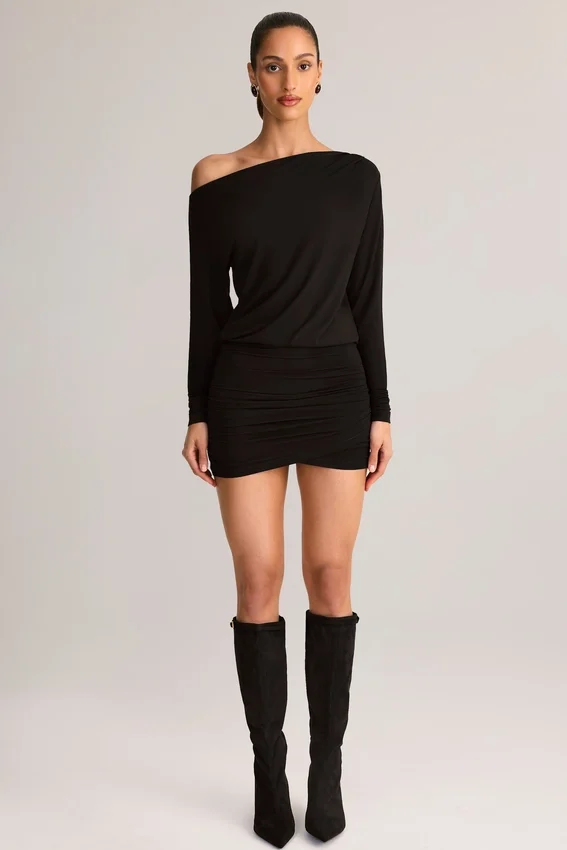 Mira Modal Off-Shoulder Wrap Miniklänning i svart Mira Modal Off-Shoulder Wrap Miniklänning i svart