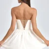 Mirabelle bandeau-miniklänning med blomapplikationer i elfenben Mirabelle bandeau-miniklänning med blomapplikationer i elfenben