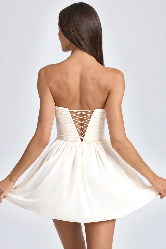 Mirabelle bandeau-miniklänning med blomapplikationer i elfenben Mirabelle bandeau-miniklänning med blomapplikationer i elfenben