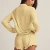 Mirae Modal långärmad pyjamasöverdel i pastellgult Mirae Modal långärmad pyjamasöverdel i pastellgult