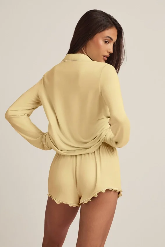 Mirae Modal långärmad pyjamasöverdel i pastellgult Mirae Modal långärmad pyjamasöverdel i pastellgult