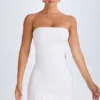 Misa Ruffle-Trim Cut-Out Bandeau Miniklänning i vitt Misa Ruffle-Trim Cut-Out Bandeau Miniklänning i vitt