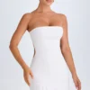 Misa Ruffle-Trim Cut-Out Bandeau Miniklänning i vitt Misa Ruffle-Trim Cut-Out Bandeau Miniklänning i vitt