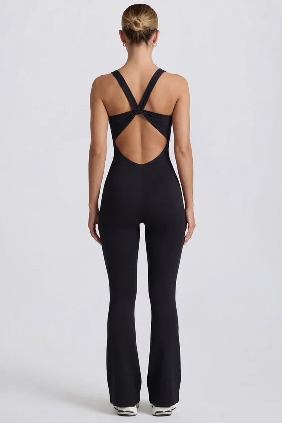 Mjuk Active-jumpsuit med utskärning i ryggen i svart Mjuk Active-jumpsuit med utskärning i ryggen i svart