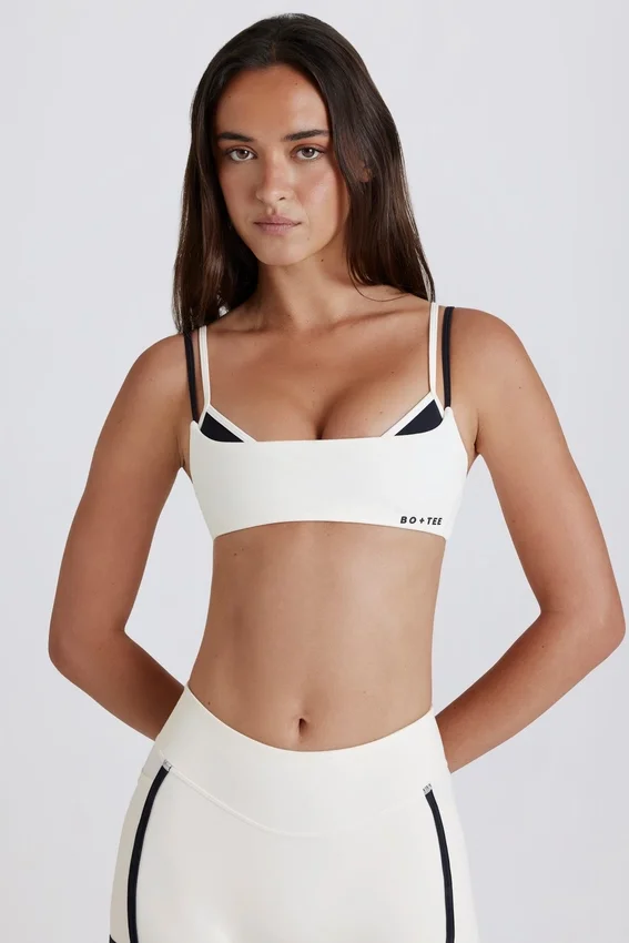 Mjuk Active-sport-BH med vridet ryggparti i lager-på-lager-stil i elfenben Mjuk Active-sport-BH med vridet ryggparti i lager-på-lager-stil i elfenben