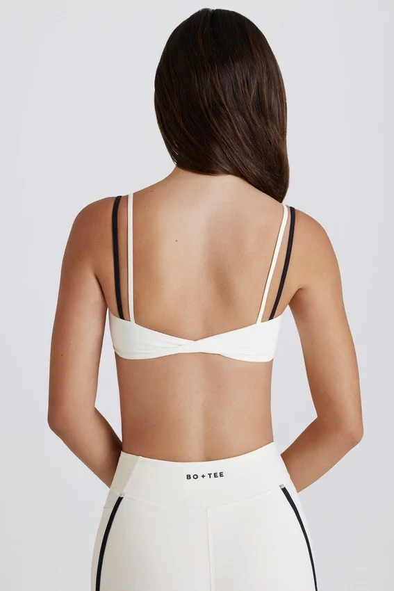 Mjuk Active-sport-BH med vridet ryggparti i lager-på-lager-stil i elfenben Mjuk Active-sport-BH med vridet ryggparti i lager-på-lager-stil i elfenben