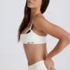 Mjuk Active-sport-BH med vridet ryggparti i lager-på-lager-stil i elfenben Mjuk Active-sport-BH med vridet ryggparti i lager-på-lager-stil i elfenben