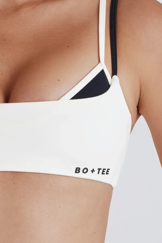 Mjuk Active-sport-BH med vridet ryggparti i lager-på-lager-stil i elfenben Mjuk Active-sport-BH med vridet ryggparti i lager-på-lager-stil i elfenben