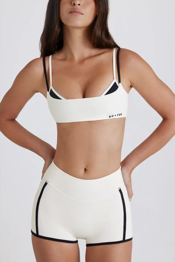 Mjuk Active-sport-BH med vridet ryggparti i lager-på-lager-stil i elfenben Mjuk Active-sport-BH med vridet ryggparti i lager-på-lager-stil i elfenben