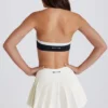 Mjuk, aktiv tennis-skort med plissering och låg midja i färgen Ivory Mjuk, aktiv tennis-skort med plissering och låg midja i färgen Ivory