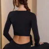 Mjuk jersey-crop-top med omlott i svart Mjuk jersey-crop-top med omlott i svart