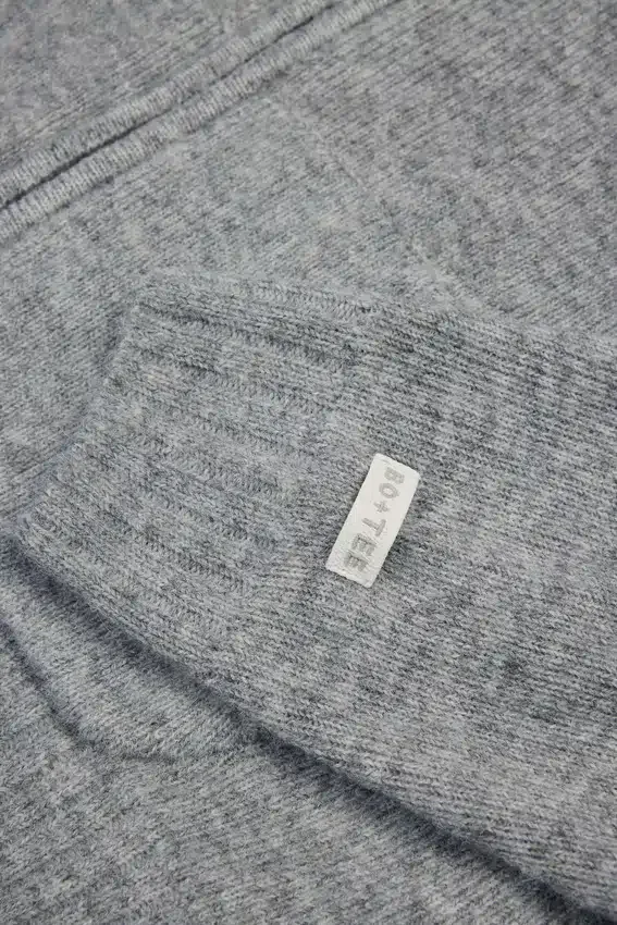 Mjuk, kort hoodie i grått med dragkedja Mjuk, kort hoodie i grått med dragkedja