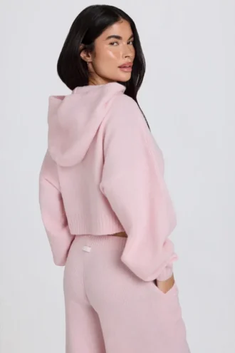 Mjuk, kort hoodie i stickat med dragkedja i ljusrosa Mjuk, kort hoodie i stickat med dragkedja i ljusrosa