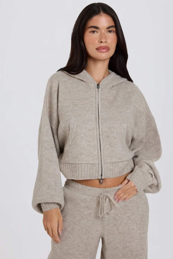 Mjuk stickad kort hoodie med dragkedja i beige Mjuk stickad kort hoodie med dragkedja i beige