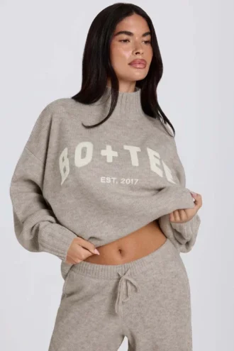 Mjuk stickad oversized-tröja i beige Mjuk stickad oversized-tröja i beige