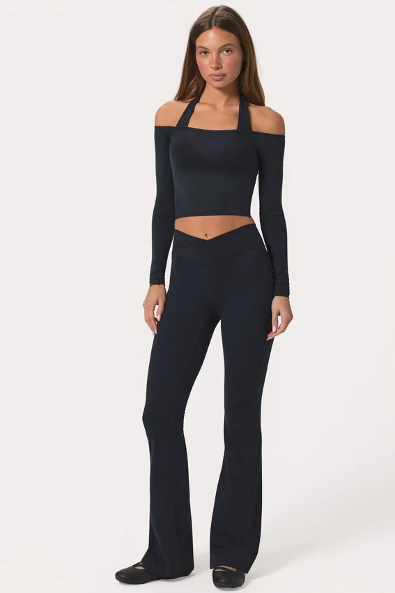 Mjuka Active-leggings med V-formad midja och utsvängda ben i svart Mjuka Active-leggings med V-formad midja och utsvängda ben i svart