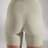Mjuka biker-shorts i bomull i färgen Limestone Mjuka biker-shorts i bomull i färgen Limestone